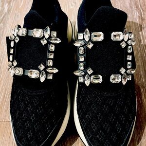 Black women Roger Vivier's sneakers